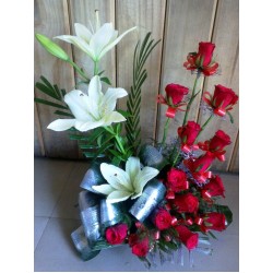Red rose and lilly arrangement